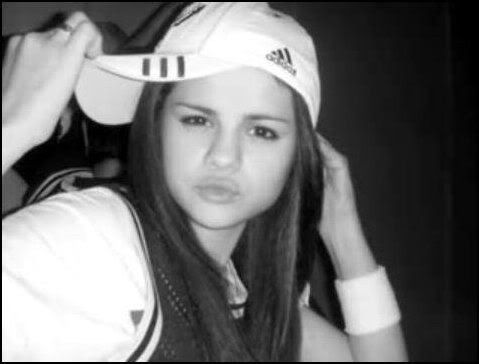 This is a proof I am real! selena_gomez_1228101263-4.jpg Being funny! 