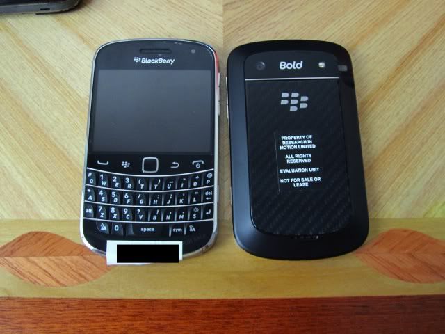 Trên tay Blackberry Bold touch 9900 tại Việt Nam[update review]