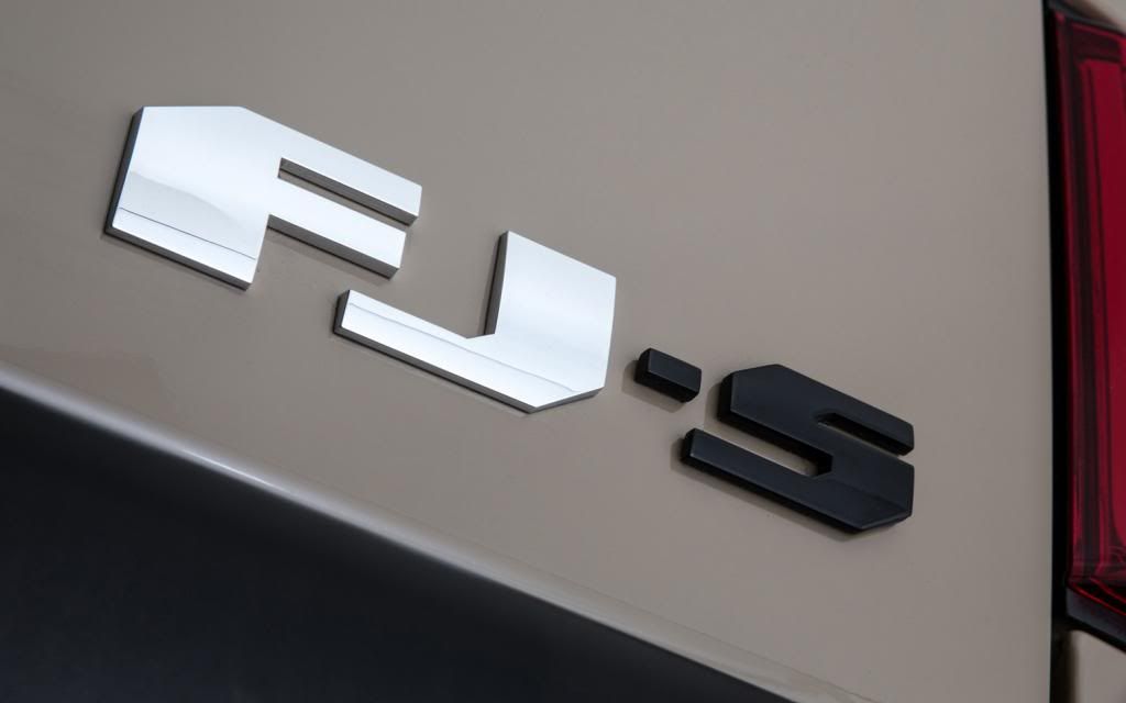 2012-SEMA-Toyota-FJ-S-Cruiser-badge.jpg