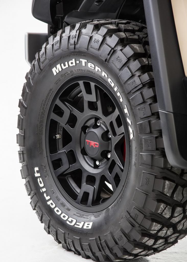 2012-SEMA-Toyota-FJ-S-Cruiser-wheel.jpg