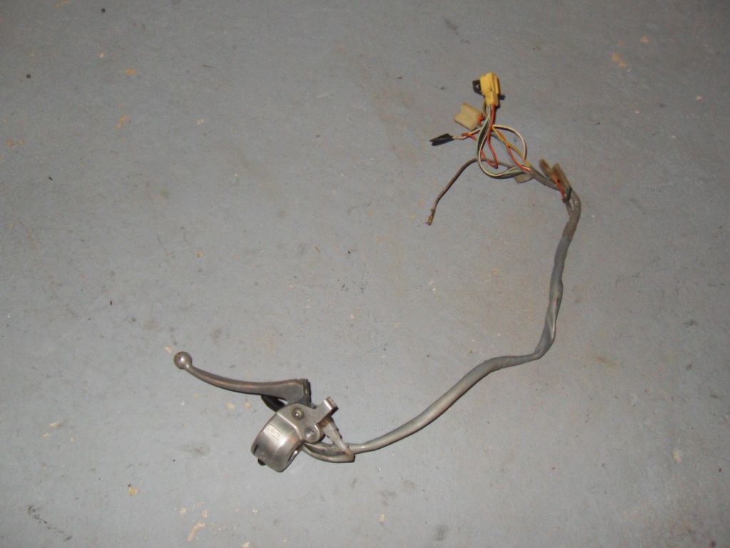 有关以下物品的详细资料: 1980 suzuki fa50 moped - left control